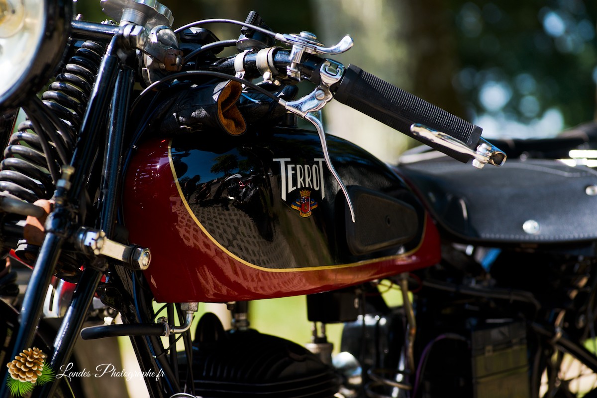 🚗 Car & Moto Addiction à Soustons : Le Charme Intemporel des Belles Anciennes